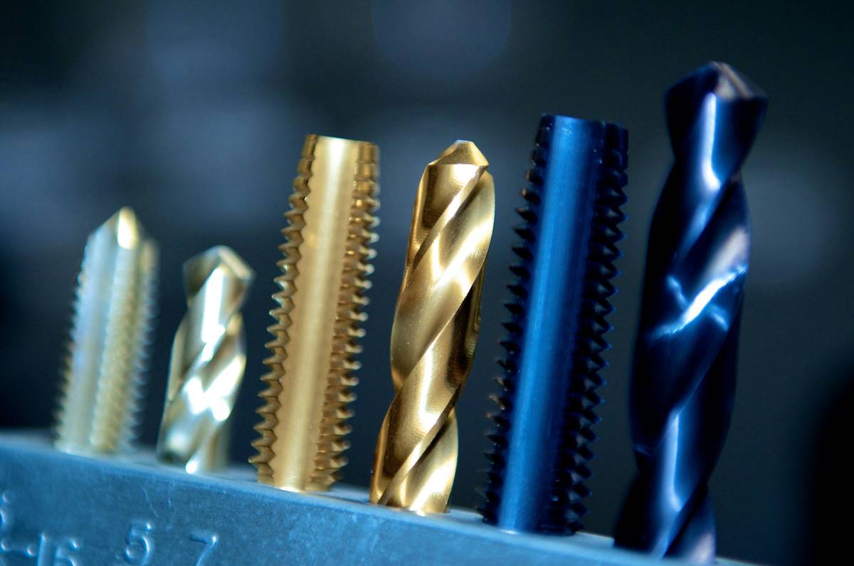 Infographic showing correct drill bit types for wood, metal, masonry, tile, and plastic with color-coded icons